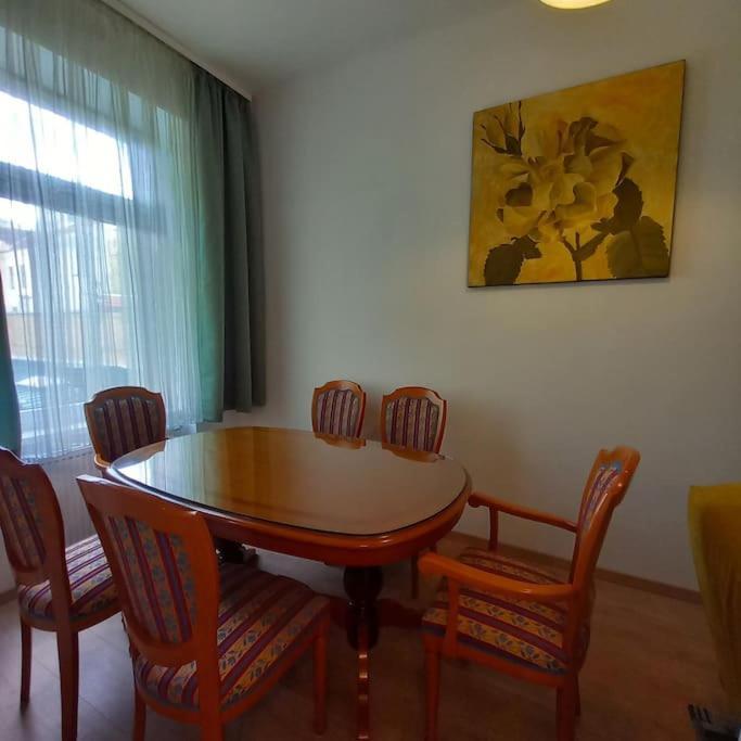 Altbauwohnung Neu Saniert - Fuer Familien Geeignet Vienna Exterior photo